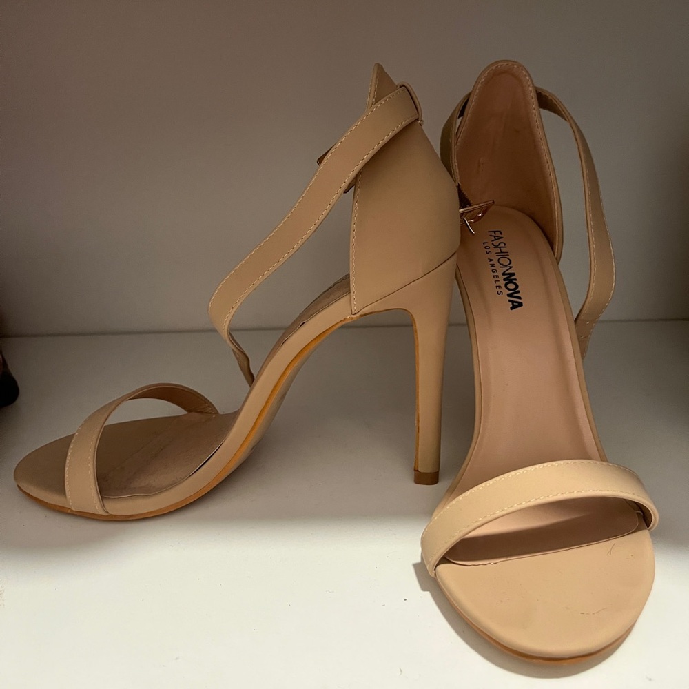Fashion Nova nude strappy sandal never worn size 8